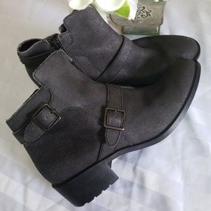 COLE HAAN DISTRESSED LEATHER ANKLE BOOTS   81/2